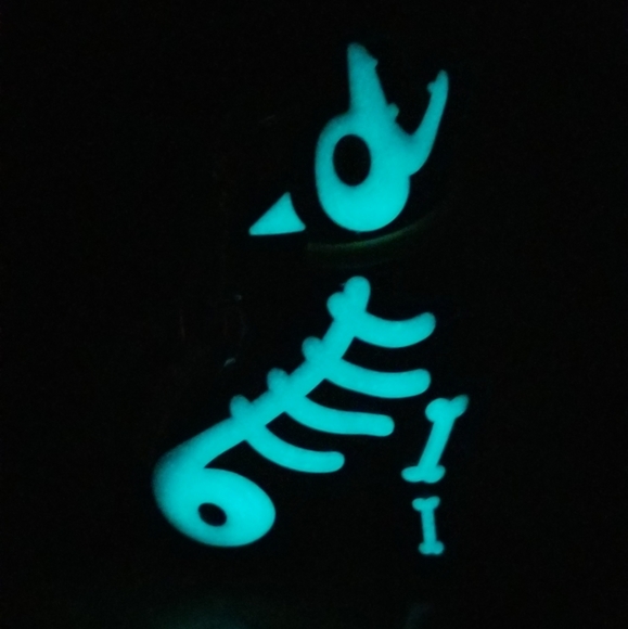 SOLD!!! Rare Bath & Body Works GITD Howling Skeleton Dog Pocketbac Holder - Picture 5 of 6